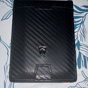 Elegant Black Carbon Fiber Card Holder